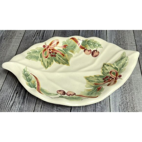 Retired Pfaltzgraff Jamberry Holiday Leaf Dish Christmas Design - Picture 1 of 5